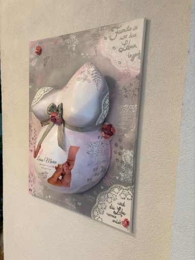 Gipsbauch auf Leinwand