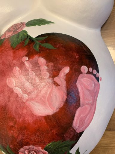 Detail: Hand- und Fußabdruck