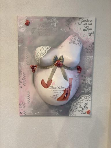 Gipsbauch auf Leinwand